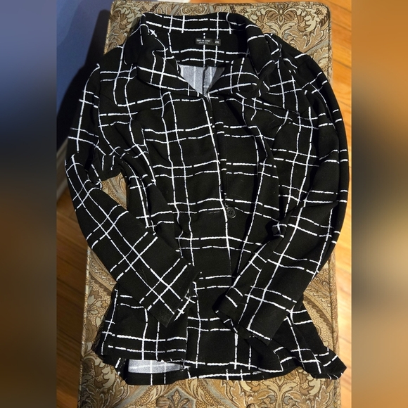 Bettlejuice EDIT XL Stylish Black and White Women's BoxyJacket And Pants - Picture 1 of 2